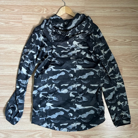 Nike Windbreaker - Picture 3 of 3